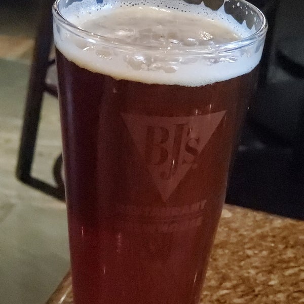 Photo taken at BJ&#39;s Restaurant &amp; Brewhouse by Raymond H. on 2/16/2020