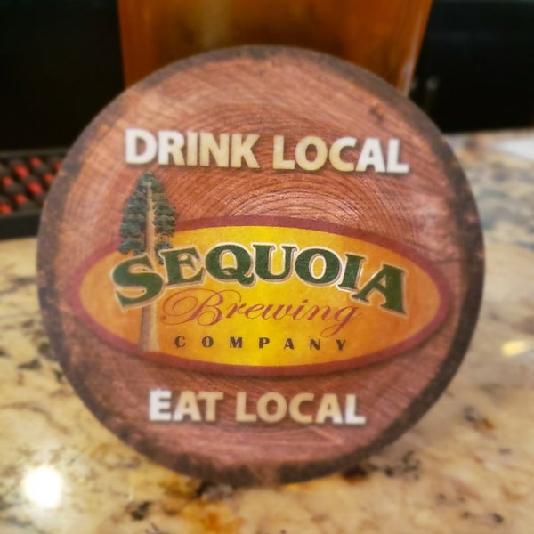 รูปภาพถ่ายที่ Sequoia Brewing Company โดย Raymond H. เมื่อ 5/11/2019