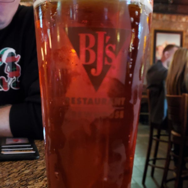 Photo taken at BJ&#39;s Restaurant &amp; Brewhouse by Raymond H. on 1/2/2020