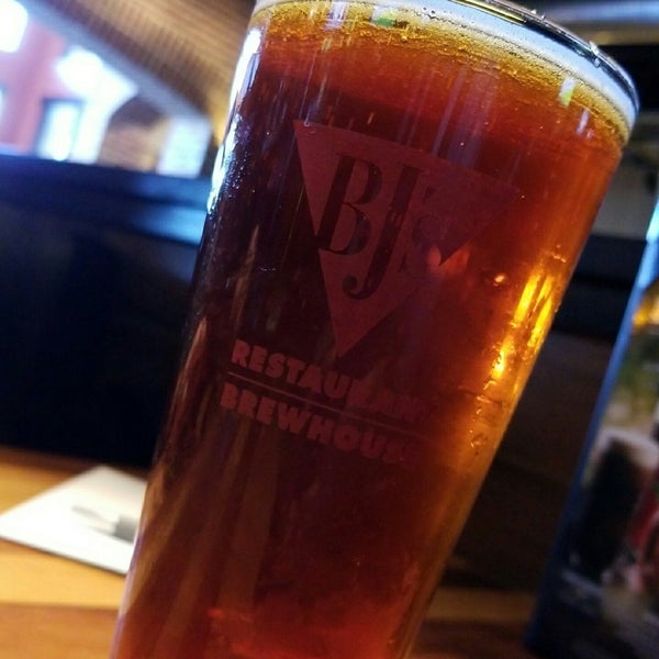 Photo taken at BJ&#39;s Restaurant &amp; Brewhouse by Raymond H. on 3/14/2018