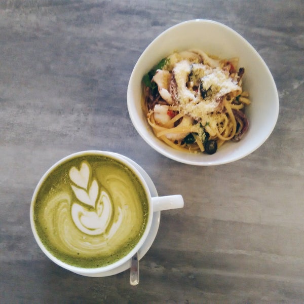 The matcha latte is good! The octopus in Aglio Olio Spaghetti is huge! 👍