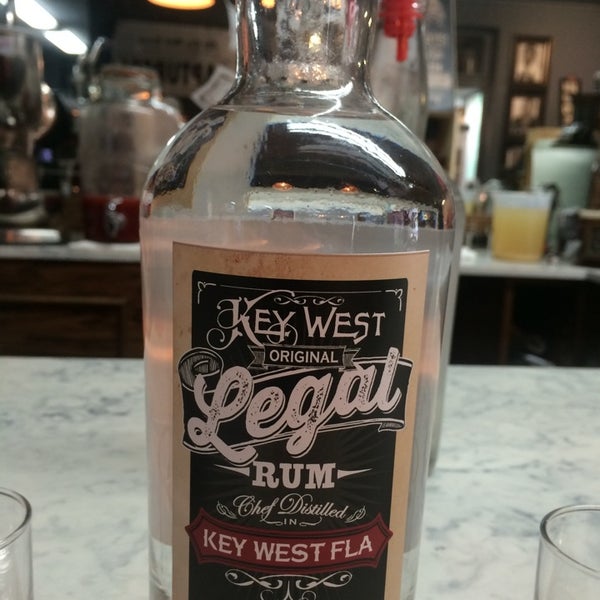 Foto tomada en Key West First Legal Rum Distillery  por Gary E. el 7/18/2014
