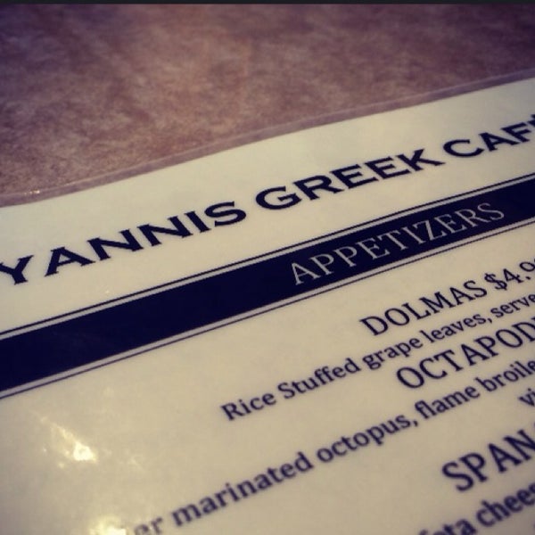 Foto diambil di Yanni&#39;s Greek Cafe oleh AlmostVeggies.com pada 3/20/2014
