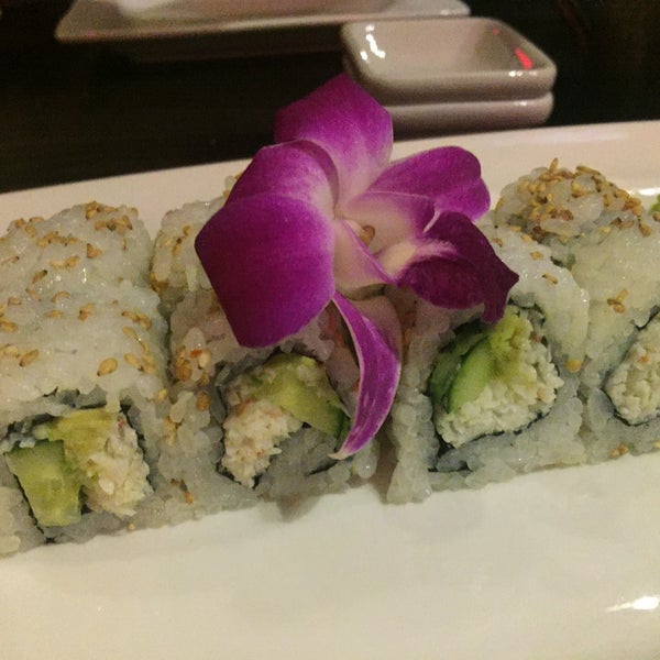 Foto tomada en Blue Sushi Sake Grill  por AlmostVeggies.com el 6/12/2015