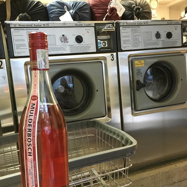 Village Bleachers Laundromat Greenwich Village'de Çamaşırhane Hizmeti