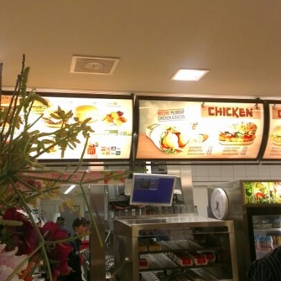 Photo prise au McDonald&#39;s par Eric F. le10/27/2012