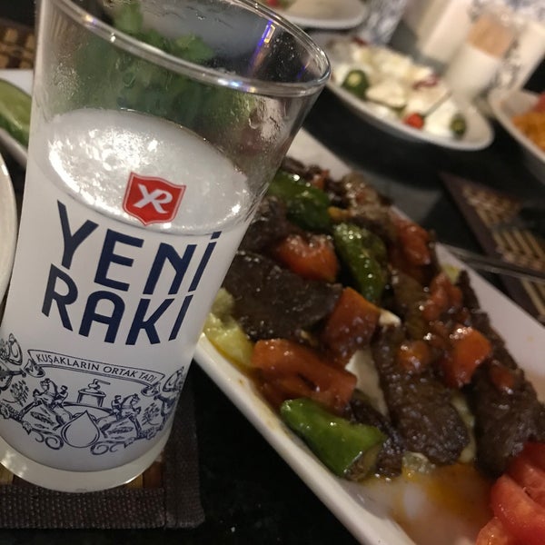 Das Foto wurde bei Asma Altı Ocakbaşı Restaurant von Evcim am 11/28/2019 aufgenommen