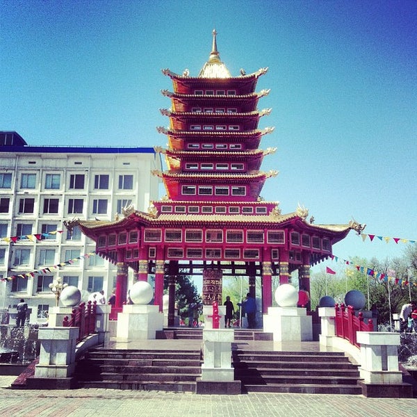 Калмыкия. Пагода семи дней в минске. Элиста площадь семи пагод. Элиста площадь пагоды семь дней. Золотые ворота элиста.