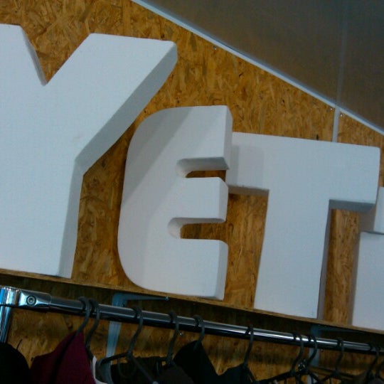 Foto tirada no(a) Yeti Shop por Александр Д. em 10/27/2012