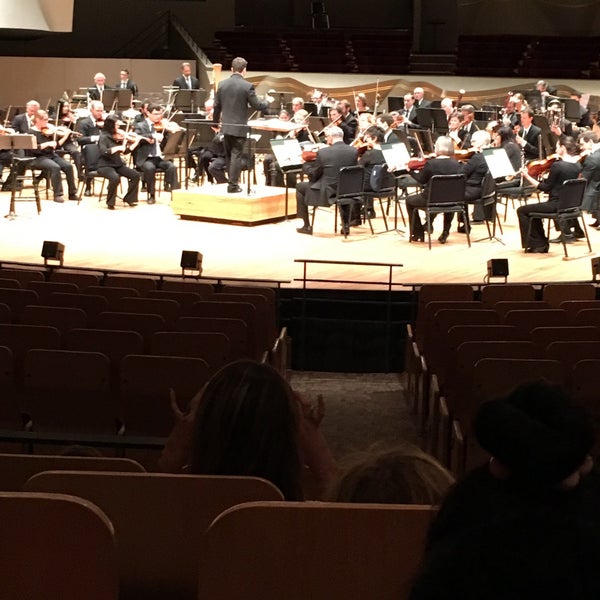 Photo prise au Boettcher Concert Hall par Sean le11/1/2016