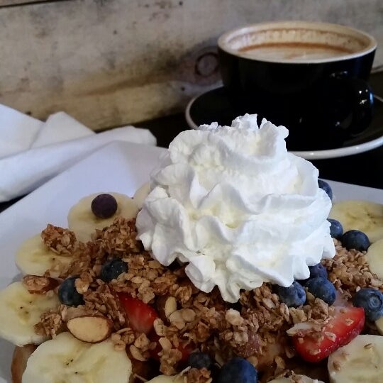 Das Foto wurde bei Black Coffee &amp; Waffle Bar von Nip am 3/1/2015 aufgenommen