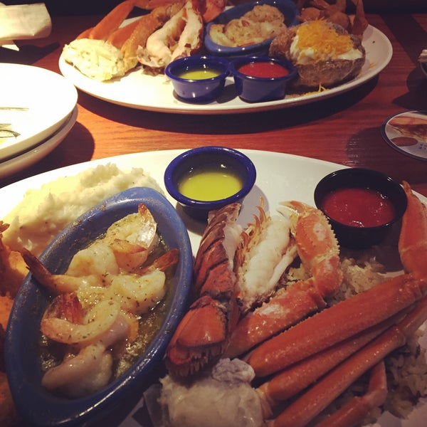 Photo taken at Red Lobster by Diana P. on 8/19/2017
