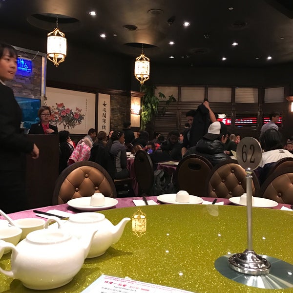 Foto diambil di Fishman Lobster Clubhouse Restaurant 魚樂軒 oleh Gary T. pada 1/8/2017