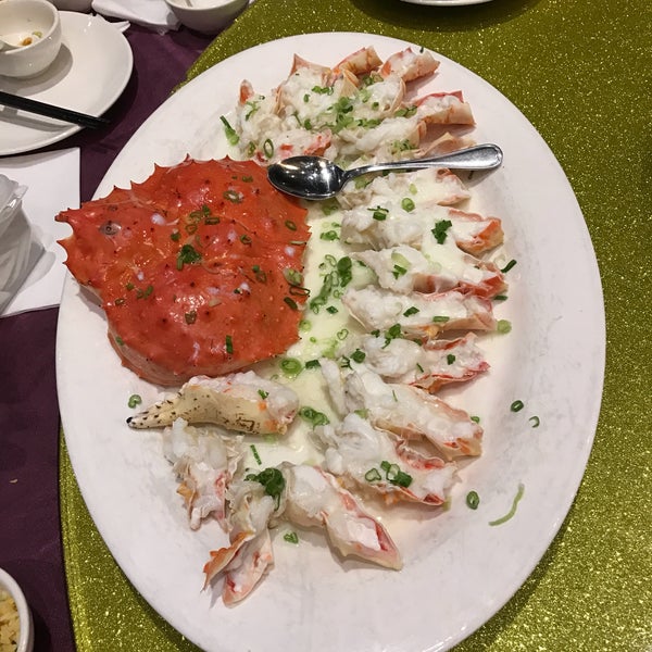 รูปภาพถ่ายที่ Fishman Lobster Clubhouse Restaurant 魚樂軒 โดย Gary T. เมื่อ 1/8/2017