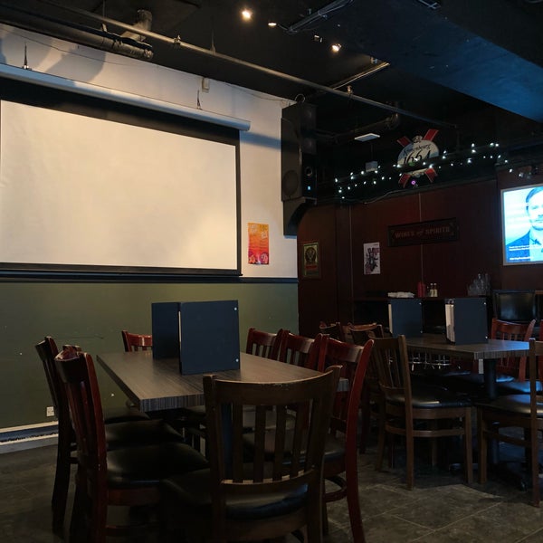 Photo taken at Yagger&#39;s Downtown Restaurant &amp; Sports Bar by Rodrigo P. on 7/11/2019