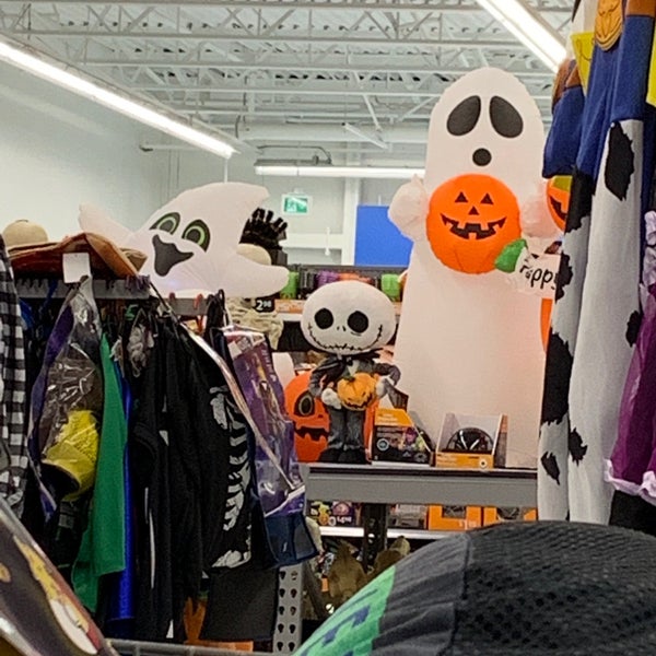 Das Foto wurde bei Walmart Supercentre von Rodrigo P. am 10/1/2019 aufgenommen