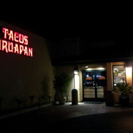 Photo taken at Tacos Uruapan by Fernando on 1/31/2013