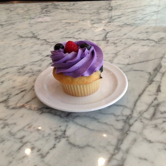 10/3/2012にBrian M.がMolly&#39;s Cupcakesで撮った写真