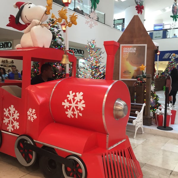 1/3/2016 tarihinde Thania 🦄ziyaretçi tarafından Plaza Universidad'de çekilen fotoğraf