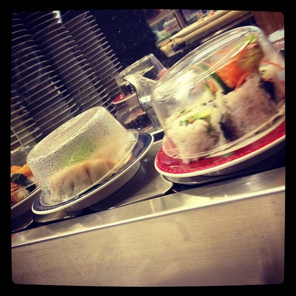 Foto scattata a Hanaichi Sushi Bar + Dining da Andrew C. il 12/8/2012