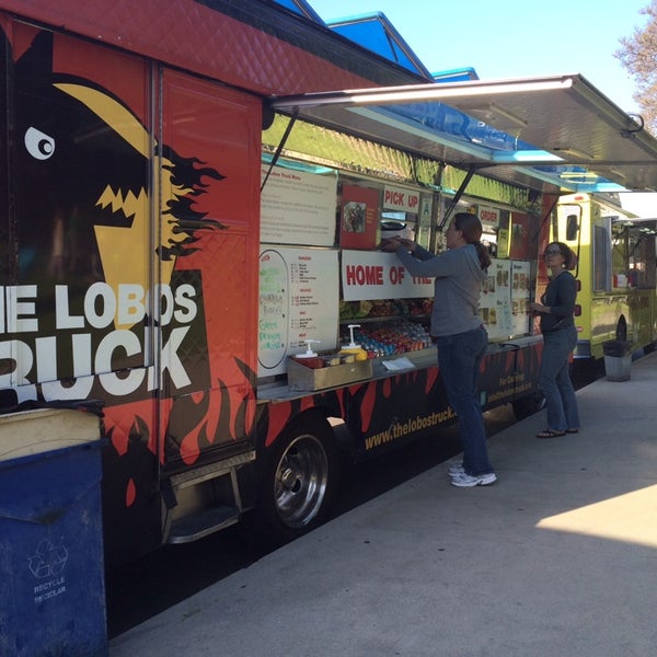 Foto tomada en The Lobos Truck  por Ruth N. el 3/28/2014