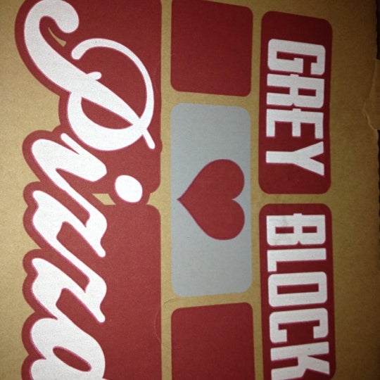 10/6/2012にRuth N.がGrey Block Pizzaで撮った写真