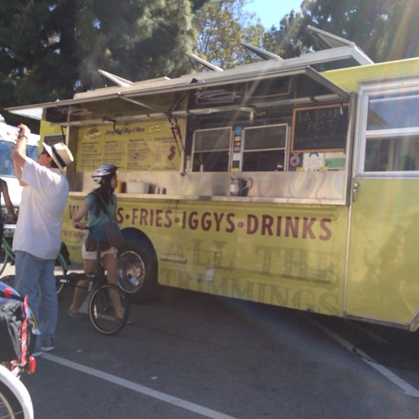4/6/2014 tarihinde Ruth N.ziyaretçi tarafından The Greasy Wiener Truck'de çekilen fotoğraf