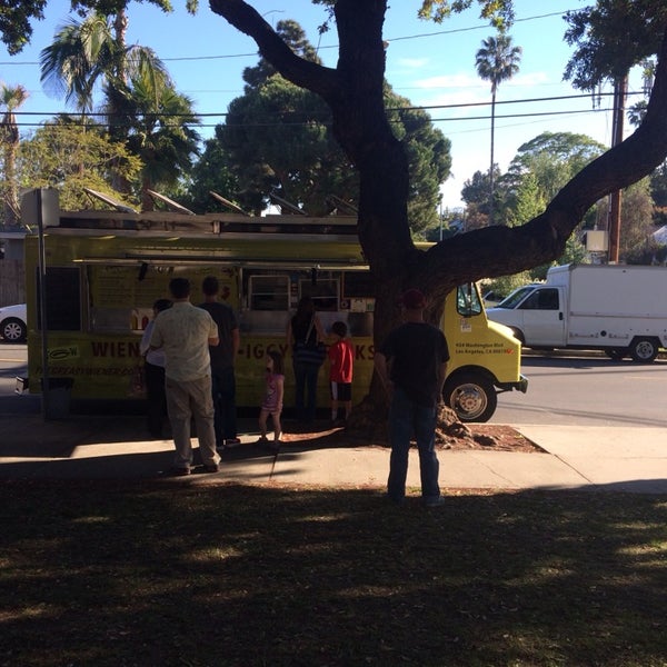 4/10/2014 tarihinde Ruth N.ziyaretçi tarafından The Greasy Wiener Truck'de çekilen fotoğraf