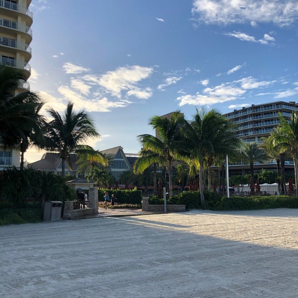 Foto diambil di JW Marriott Marco Island Beach Resort oleh Amanda M. pada 8/1/2020