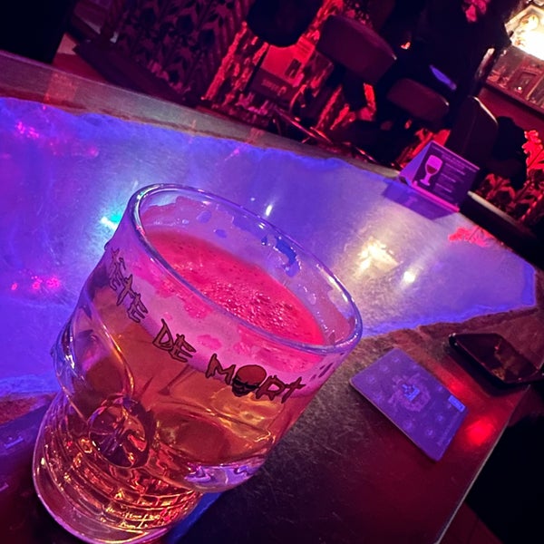 Le Cercueil Cocktail Bar in Brussels