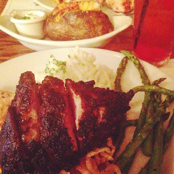รูปภาพถ่ายที่ Buckhorn Steakhouse โดย MinTz เมื่อ 3/17/2013