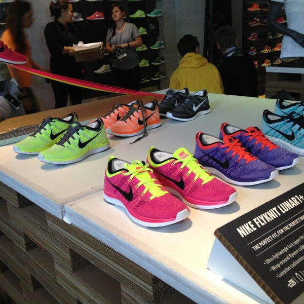 nike store in palo alto ca