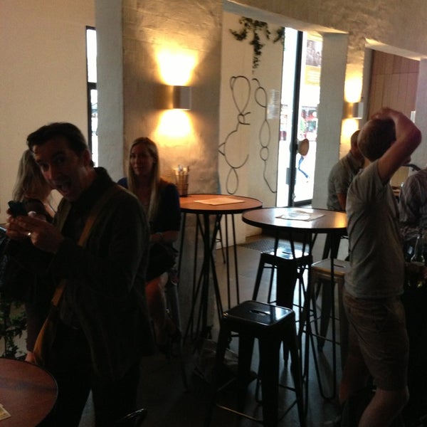 12/19/2012 tarihinde Andrew W.ziyaretçi tarafından Honey Bar and Restaurant'de çekilen fotoğraf