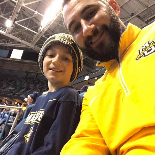 รูปภาพถ่ายที่ BMO Harris Bradley Center โดย Sean เมื่อ 3/3/2018