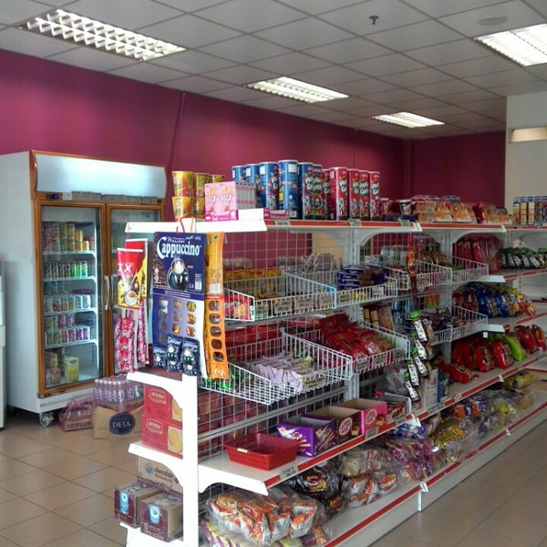 Kedai serbaneka in english