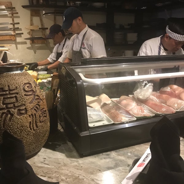 Foto tirada no(a) Umami Restaurant and Sushi Bar por Jonathan S. em 4/21/2019
