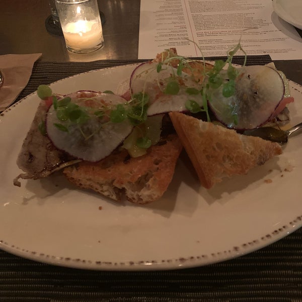 Das Foto wurde bei Toro Restaurant von Jonathan S. am 11/18/2019 aufgenommen