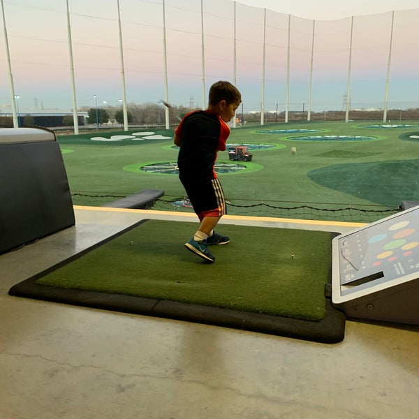 Foto scattata a Topgolf da Jonathan S. il 12/14/2019