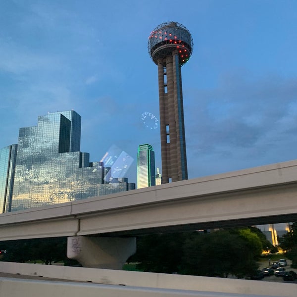 รูปภาพถ่ายที่ Omni Dallas Hotel โดย Jonathan S. เมื่อ 8/31/2019