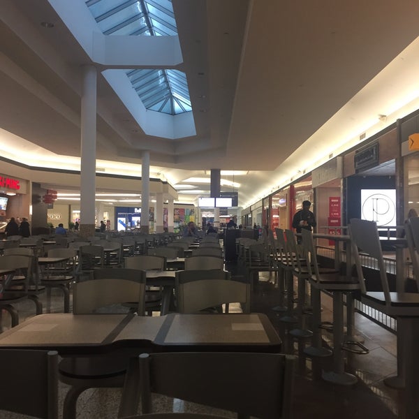 Photos at Place Vertu SaintLaurent 3131 boul. de la CôteVertu