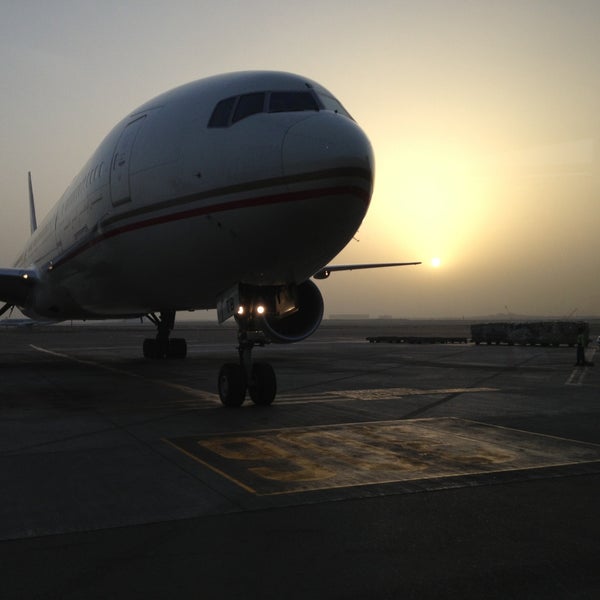 Photo prise au Zayed International Airport (AUH) par Fiona . le5/15/2013