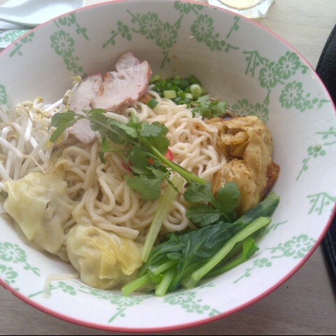 4/19/2013にDewa A.がRamen Noedelbarで撮った写真