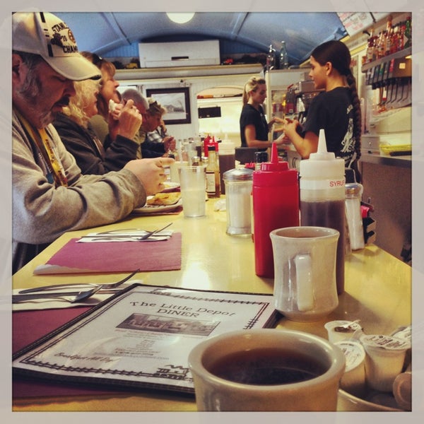 รูปภาพถ่ายที่ The Little Depot Diner โดย Amy G. เมื่อ 10/13/2013