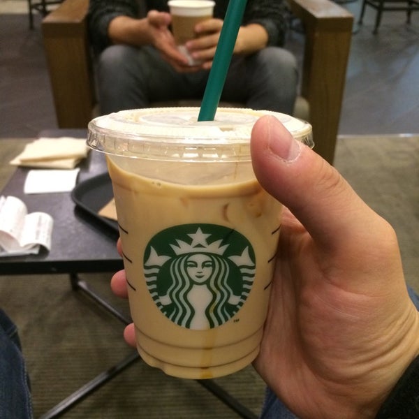 Das Foto wurde bei Starbucks von Linus L. am 10/26/2014 aufgenommen