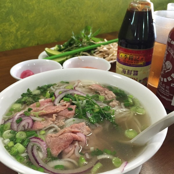 Photo taken at Pho Chef by Gilberto P. on 8/20/2015