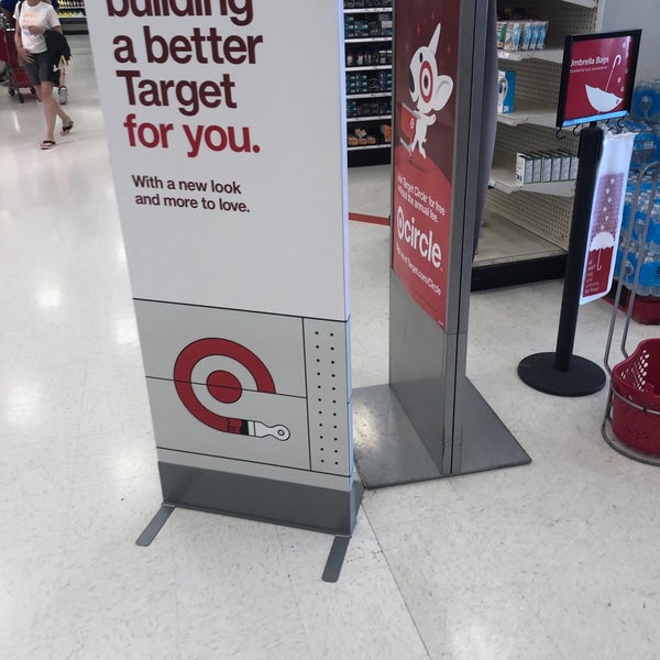 Target Evansville East Side 방문자 1883명의 팁 16개