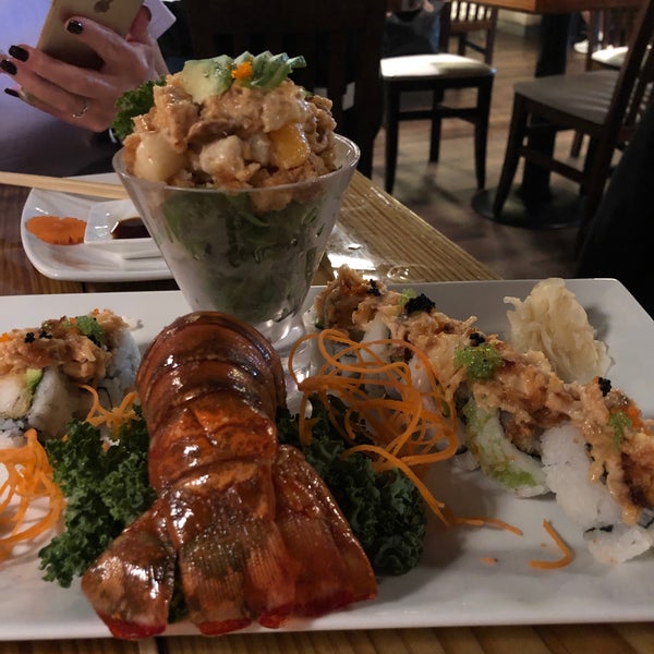รูปภาพถ่ายที่ Urban Thai &amp; Sushi Restaurant โดย Brian เมื่อ 11/8/2021