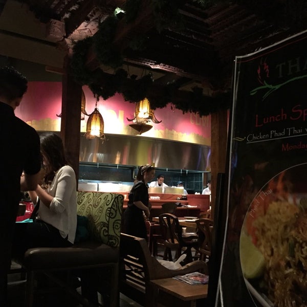 11/25/2014 tarihinde James C.ziyaretçi tarafından Thai Ginger Restaurant'de çekilen fotoğraf