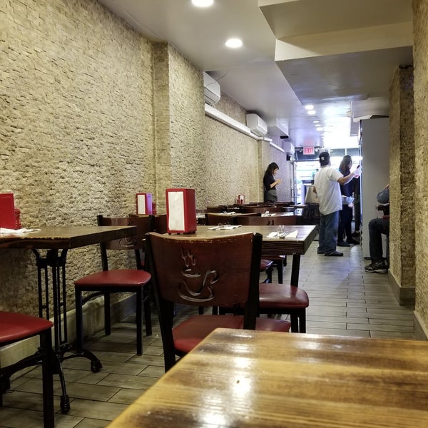 Foto tirada no(a) Turco Mediterranean Grill por Alayna W. em 9/9/2018