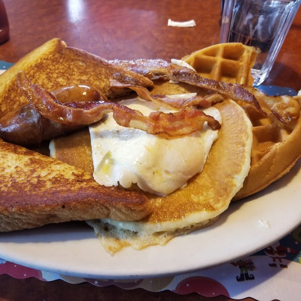 Photo taken at Broadway Diner by Alayna W. on 12/13/2018